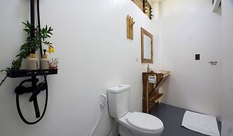 Sip Sunset Hostel and Lounge