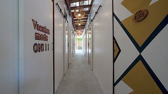 Sip Sunset Hostel and Lounge