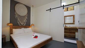 Sip Sunset Hostel and Lounge