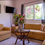 Ibiscus Cottage in Paradisi Near the Beach