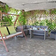 Ibiscus Cottage in Paradisi Near the Beach