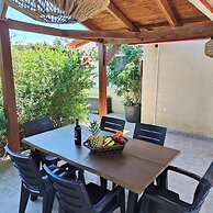 Ibiscus Cottage in Paradisi Near the Beach