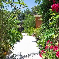 Ibiscus Cottage in Paradisi Near the Beach