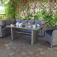 Ibiscus Cottage in Paradisi Near the Beach