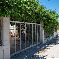 Ibiscus Cottage in Paradisi Near the Beach