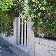 Ibiscus Cottage in Paradisi Near the Beach