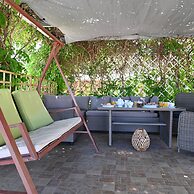 Ibiscus Cottage in Paradisi Near the Beach