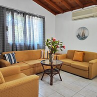 Ibiscus Cottage in Paradisi Near the Beach