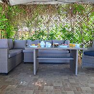 Ibiscus Cottage in Paradisi Near the Beach