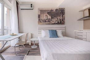 Modern Residence Studio Flat w Balcony in Bagcilar