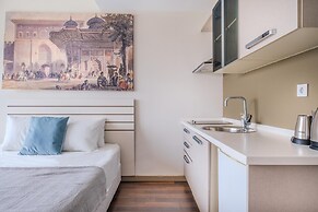 Modern Residence Studio Flat w Balcony in Bagcilar