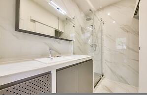 Paris Garden Luxury Next to Eiffel Tower