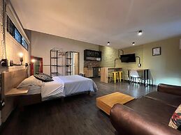 Frontera by Roots Rentals