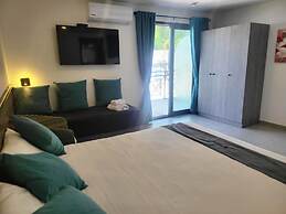 Oasis-Dream Holidays - La Petite France