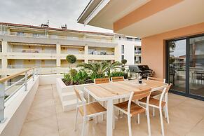 3 Bed Penthouse With Terrace Close to Beach- 2200