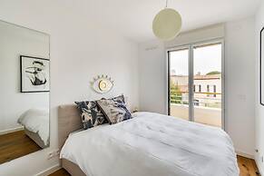 3 Bed Penthouse With Terrace Close to Beach- 2200