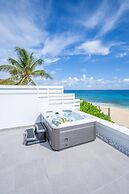 La Perla Estate - 7 BR Luxury Beachfront Villa With Utmost Privacy