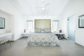 La Perla Estate - 7 BR Luxury Beachfront Villa With Utmost Privacy