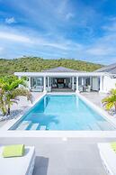 La Perla Estate - 7 BR Luxury Beachfront Villa With Utmost Privacy