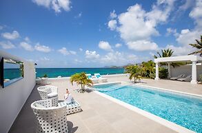 La Perla Bianca - 1 BR Beachfront Luxury Villa Offering Utmost Privacy