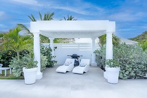La Perla Bianca - 1 BR Beachfront Luxury Villa Offering Utmost Privacy