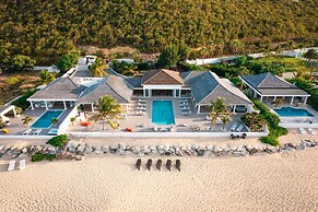 La Perla Bianca - 1 BR Beachfront Luxury Villa Offering Utmost Privacy