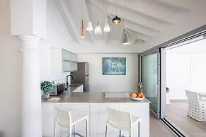 La Perla Bianca - 1 BR Beachfront Luxury Villa Offering Utmost Privacy