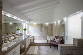 La Perla Classic- 1 BR Beachfront Luxury Villa