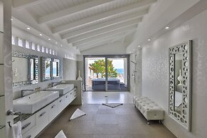 La Perla Palais - Luxury Villa on Private Beach