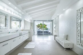 La Perla Palais - Luxury Villa on Private Beach