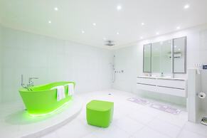 La Perla Palais - Luxury Villa on Private Beach