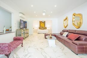 La Perla Palais - Luxury Villa on Private Beach