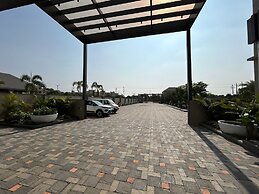 Muhurat Hotel and Resort - Raipur