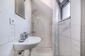 Sea View Duplex w Terrace in Goldenhorn