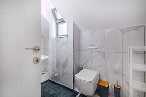 Sea View Duplex w Terrace in Goldenhorn