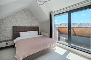 Sea View Duplex w Terrace in Goldenhorn