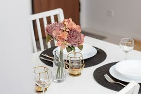 Modern With Balcony and Gym by Renters