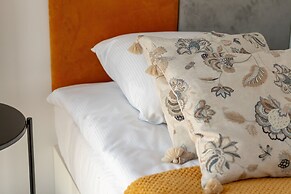 Modern With Balcony and Gym by Renters