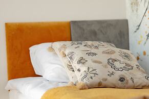 Modern With Balcony and Gym by Renters