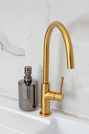 Modern With Balcony and Gym by Renters