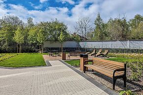 Modern With Balcony and Gym by Renters