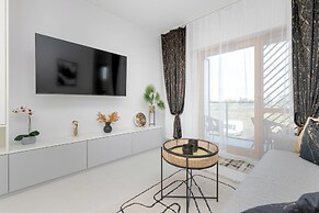 Modern With Balcony and Gym by Renters