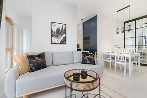 Modern With Balcony and Gym by Renters