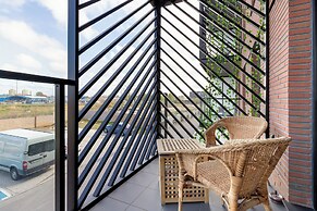 Modern With Balcony and Gym by Renters