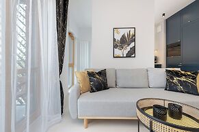 Modern With Balcony and Gym by Renters