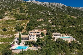 Stone Houses Dingač