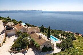 Stone Houses Dingač
