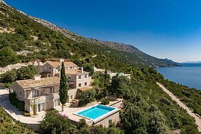 Stone Houses Dingač