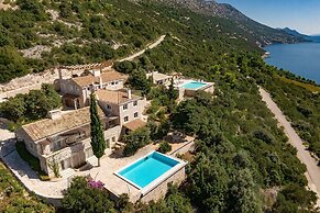 Stone Houses Dingač
