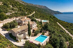 Stone Houses Dingač
